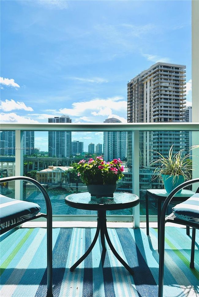 APT-911 - 19390 Collins Ave, Condo with 2 bedrooms, 1 bathrooms and null parking in Sunny Isles Beach FL | Image 13