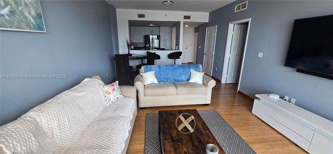 APT-1024 - 7900 Harbor Island Dr, Condo with 1 bedrooms, 2 bathrooms and null parking in North Bay Village FL | Image 7
