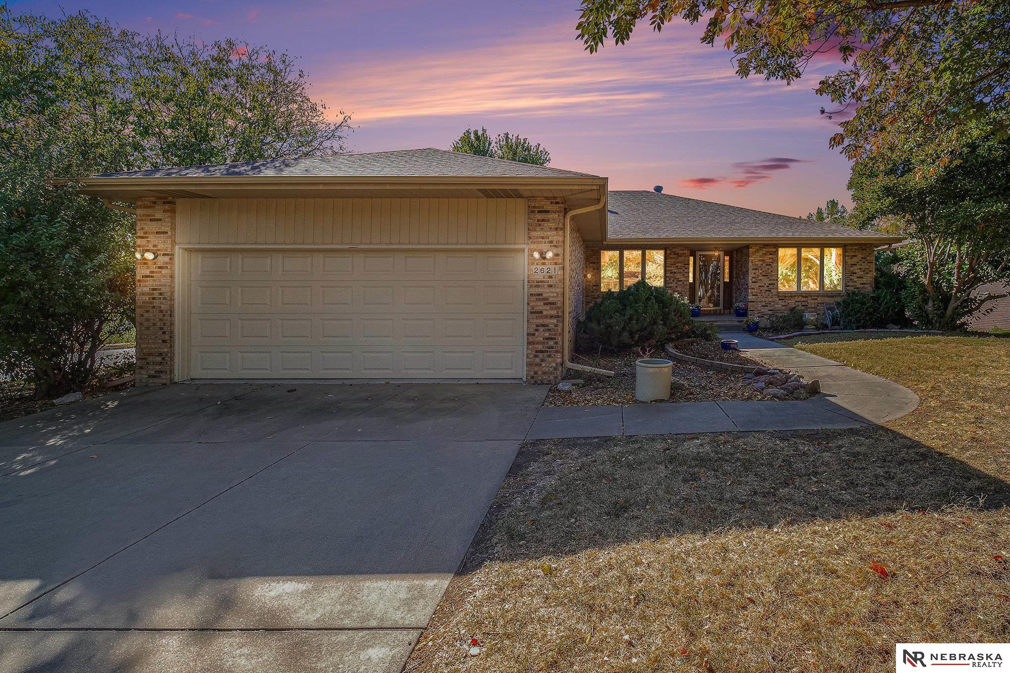 2621 Norman Circle, For Sale in Lincoln Zoocasa