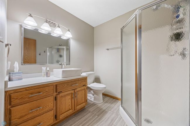 Main Floor Bathroom | Image 21
