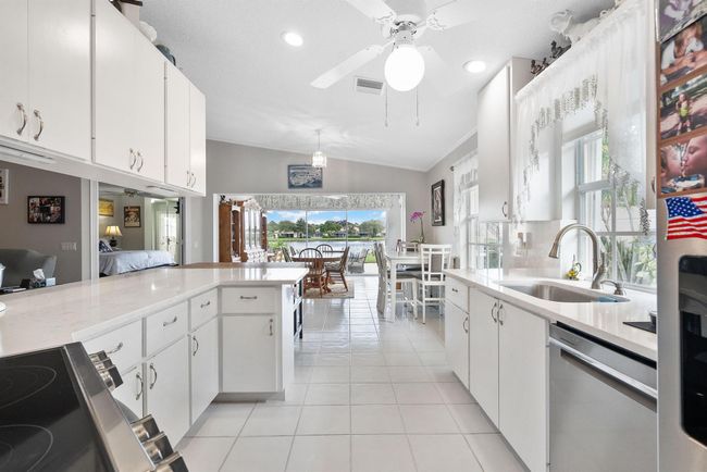 7770 Se Spicewood Cir, Condo with 2 bedrooms, 2 bathrooms and null parking in Hobe Sound FL | Image 16