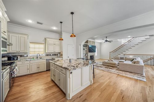 a-1302 Antoine Dr, Houston, TX, 77055-6952 | Card Image