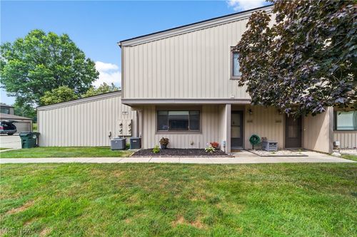 11820 Harbour Light Dr, North Royalton, OH, 44133-2609 | Card Image