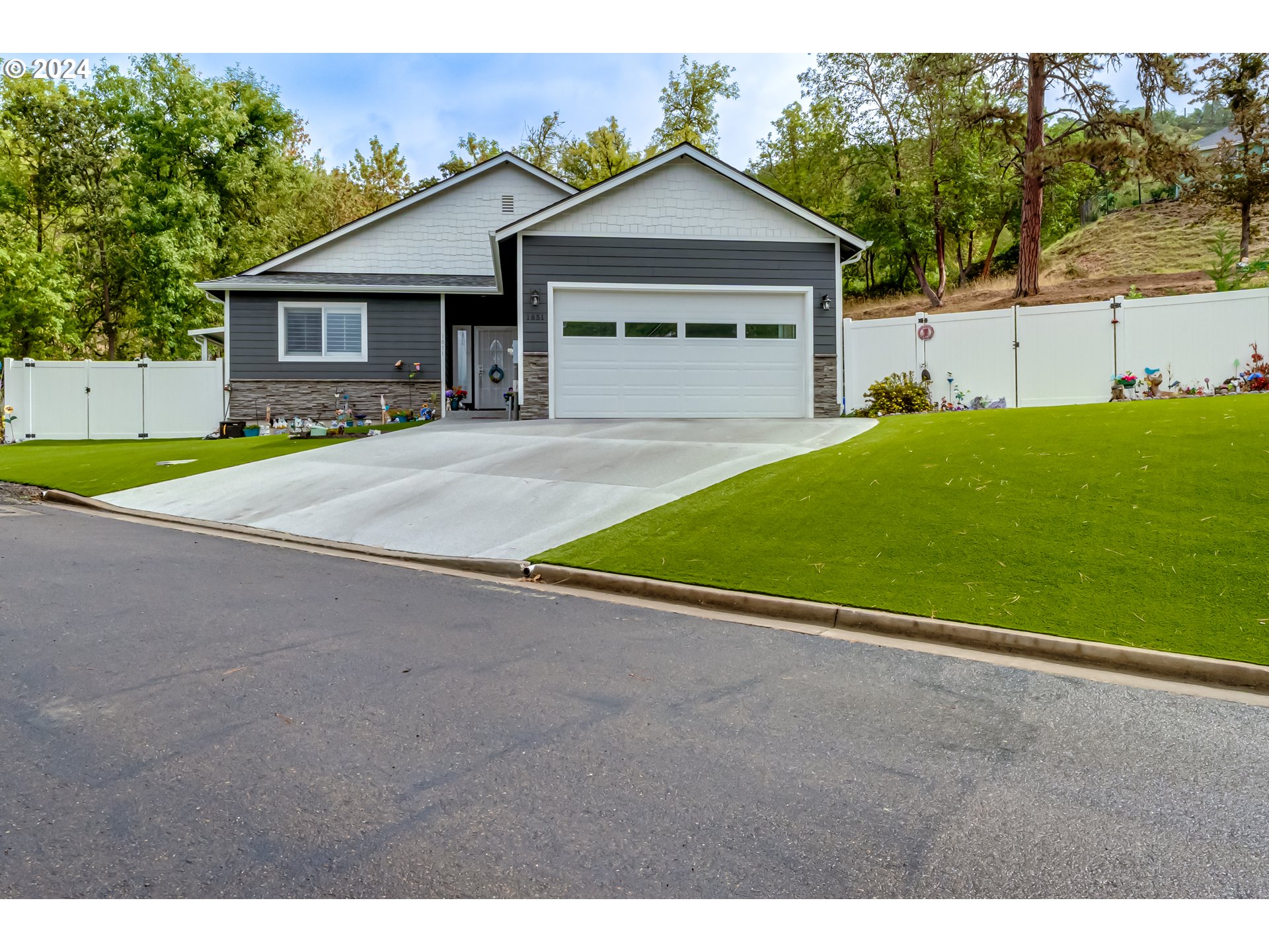 Alameda Ave, Roseburg, OR 97470