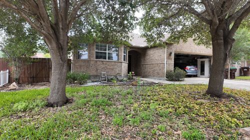 14407 Barn Ct, Elmendorf, TX, 78112-9759 | Card Image