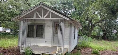718 Bremen Ave, PENSACOLA, FL, 32507-1702 | Card Image