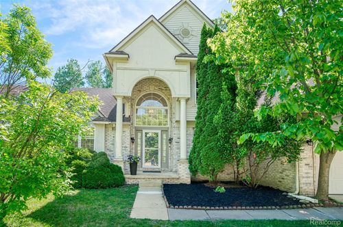 3172 Birchwood Ct, Ann Arbor, MI, 48105-9270 | Card Image