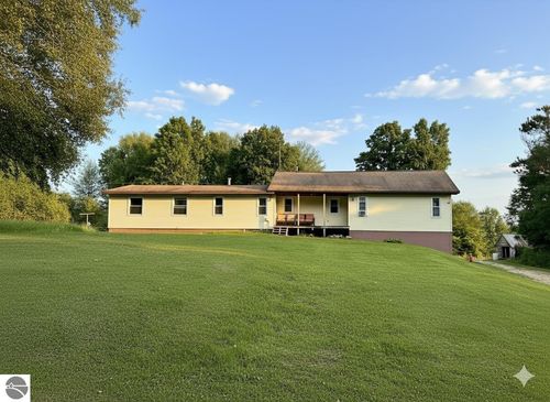 16178 150th Ave, Leroy, MI, 49655-8292 | Card Image