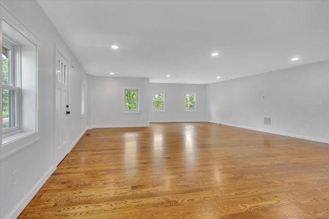 183 Bailey St, House other with 3 bedrooms, 3 bathrooms and 8 parking in Glastonbury CT | Image 14