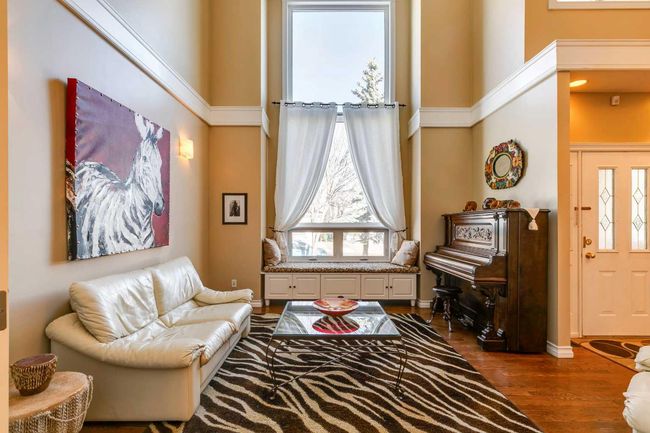 131 Patterson Drive Sw, House other with 5 bedrooms, 4 bathrooms and 4 parking in Calgary AB | Image 5
