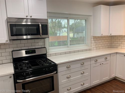 462 Algene St, Lake Orion, MI, 48362-2700 | Card Image