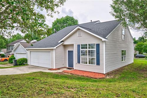 1938 Sunset Village Dr, Charlotte, NC, 28216-7619 | Card Image