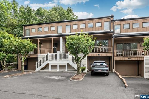 420 Stephanie Dr, Caldwell, NJ, 07006-4533 | Card Image