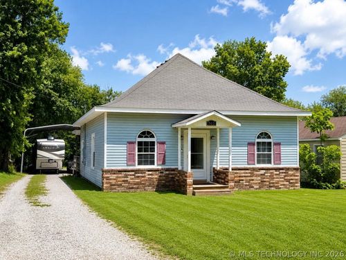 705 12th St, Collinsville, OK, 74021-2023 | Card Image