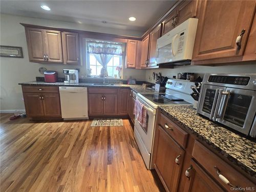 b3-105 N Montgomery St, Walden, NY, 12586-1175 | Card Image