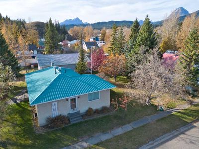 1302 83 St, House detached with 3 bedrooms, 1 bathrooms and 6 parking in Coleman AB | Image 1