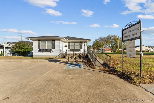 404 E 12th St, Ada, OK, 74820-6602 | Card Image