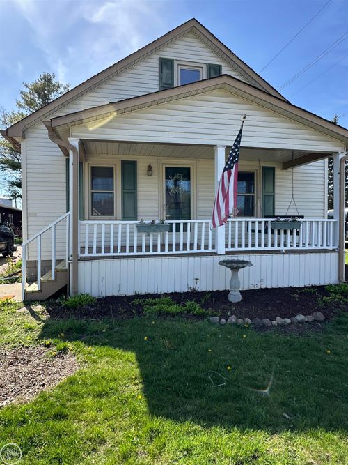 68121 Howard St, Richmond, MI, 48062-1643 | Card Image