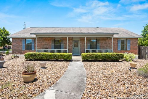 100 Flora St, New Braunfels, TX, 78130-1838 | Card Image