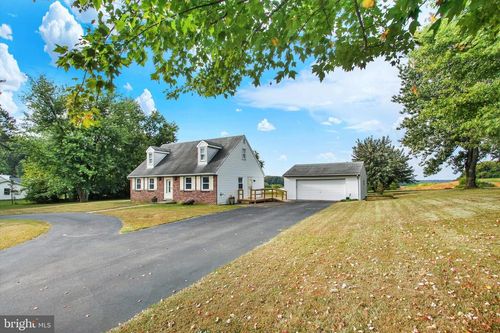 2748 Jefferson Rd, SPRING GROVE, PA, 17362-8370 | Card Image