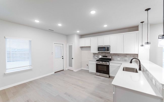 2408 Hollyhill Way, House other with 3 bedrooms, 2 bathrooms and null parking in Sherman TX | Image 5