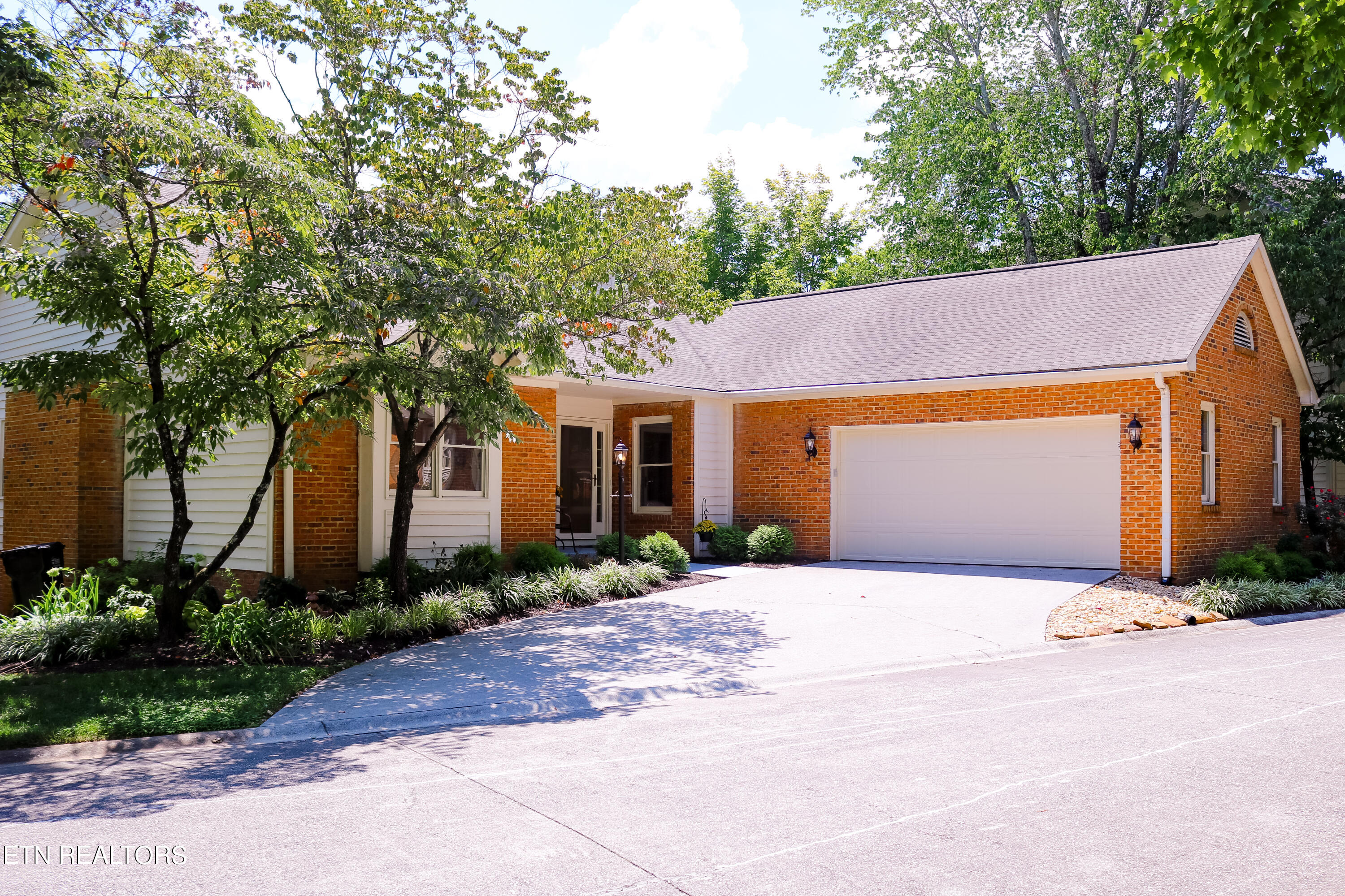 Mccormick Pl, Knoxville, TN 37923