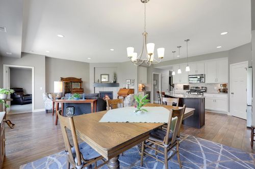 8824 Upper 7th Pl, Lake Elmo, MN, 55042-2004 | Card Image