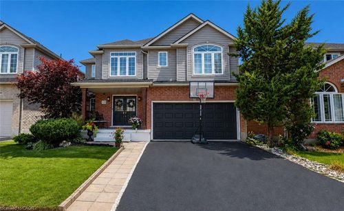 723 Munich Cir, Waterloo, ON, N2V2N6 | Card Image