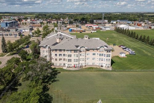 {{alt}} | Card Image