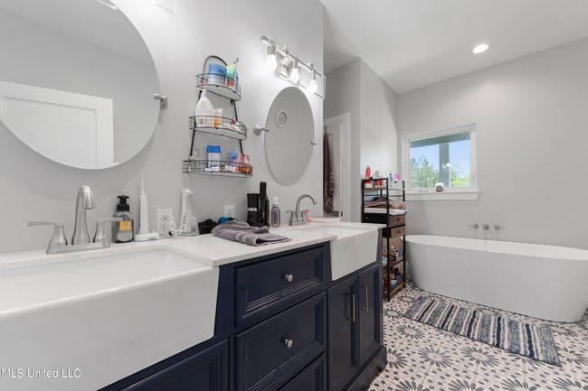 MAIN MASTER BATH | Image 18