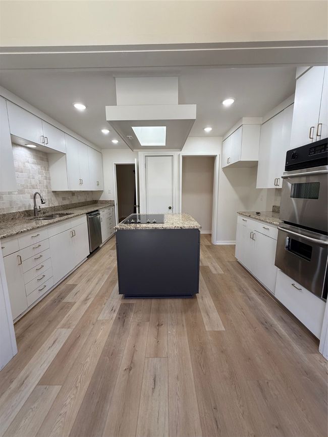 10527 Sandpiper Ln, Home with 3 bedrooms, 2 bathrooms and null parking in Dallas TX | Image 4