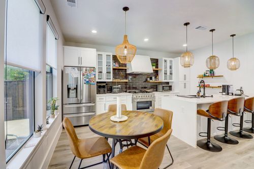 203 S Cockrell Hill Rd, Dallas, TX, 75211-3242 | Card Image