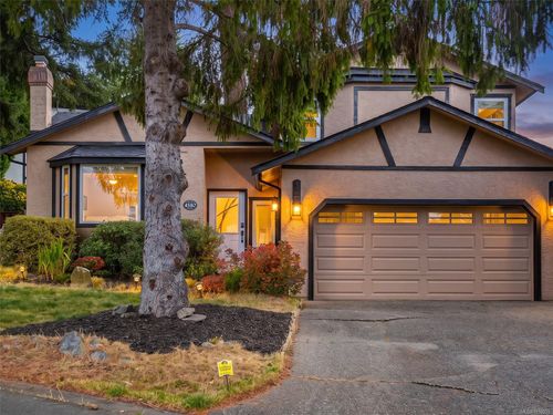 4207 Leaf Hill Green, Saanich, BC, V8X4X8 | Card Image