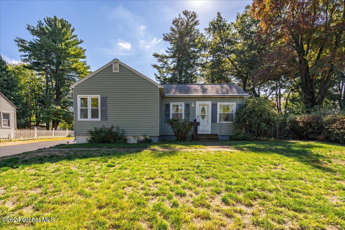 Tull Dr, Albany, NY 12205