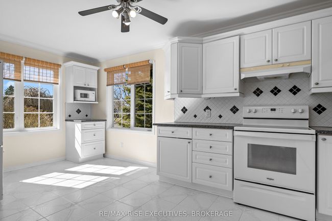 32 Abbey Dawn Dr, House other with 3 bedrooms, 3 bathrooms and 4 parking in Bath ON | Image 8