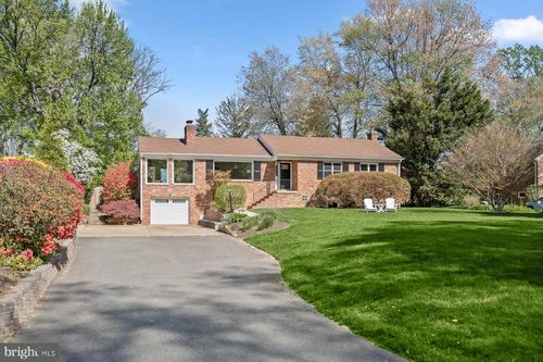 2807 Maple Ln, Fairfax, VA, 22031-1425 | Card Image