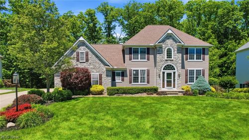 8255 Hemingway Ln, Concord Township, OH, 44060-8082 | Card Image