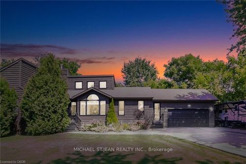 11 Weneil Dr, Freelton, ON, L8B0Z6 | Card Image