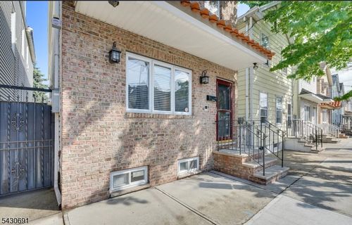 78 Marne St, Newark, NJ, 07105-3418 | Card Image