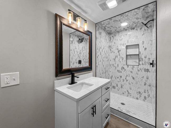 202 Main St, House other with 3 bedrooms, 2 bathrooms and null parking in Hooks TX | Image 14