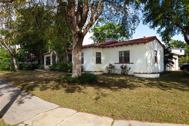 485 Ne 96 Th St, House other with 4 bedrooms, 3 bathrooms and null parking in Miami Shores FL | Image 4
