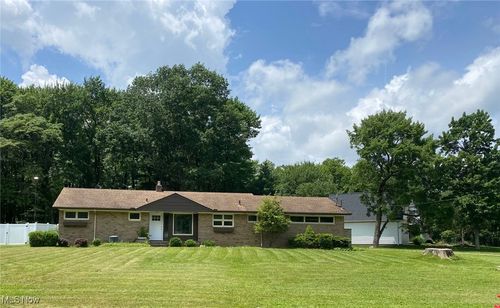 8260 Overlook Ave, Broadview Heights, OH, 44147-1610 | Card Image