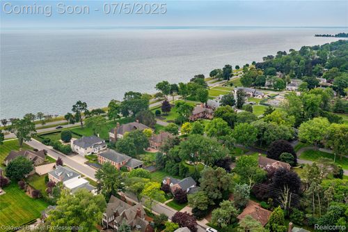 17 Colonial Rd, Grosse Pointe Shores, MI, 48236-1719 | Card Image