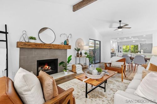 3305 Vivienda Cir, Carlsbad, CA, 92009-7713 | Card Image