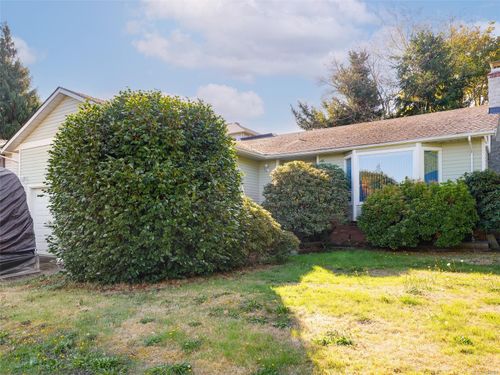 595 Delora Dr, Colwood, BC, V9C3S2 | Card Image