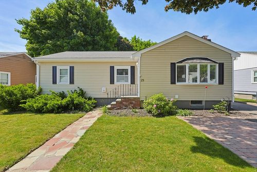 23 Kosciusko St, Peabody, MA, 01960-4226 | Card Image