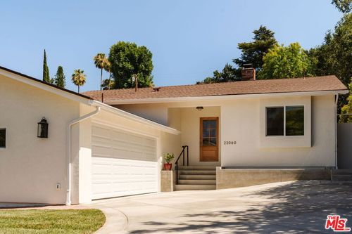 22060 Independencia St, Woodland Hills, CA, 91364-5022 | Card Image