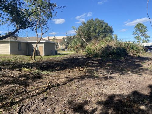 933 Henry St, PUNTA GORDA, FL, 33950-6206 | Card Image