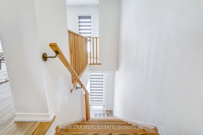 207 Danzatore Path, Condo with 5 bedrooms, 3 bathrooms and 1 parking in Oshawa ON | Image 4
