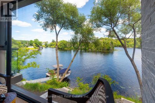 202-32 Brunel Road S, Huntsville, ON, P1H1P5 | Card Image